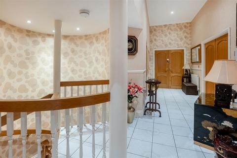 16 Warwick Road, Stratford