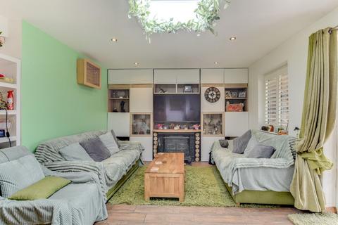 Prince Avenue, Lancing 2 bed chalet for sale