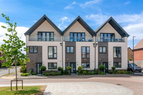 Muntjac Drive, Stratford upon avon CV37 4 bed townhouse for sale