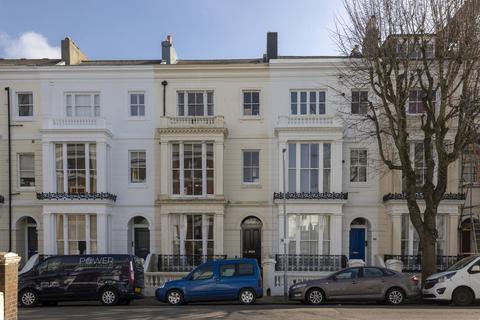 Buckingham Road, Brighton, BN1 2 bed flat for sale