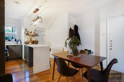 Charlton Road, Harlesden, London, NW10 2 bed flat for sale