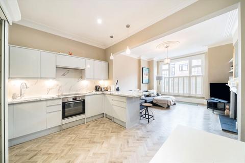 New Kings Road, London SW6 3 bed flat for sale