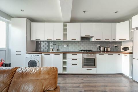 Uxbridge Road, Hatch End, Pinner, HA5 2 bed flat for sale