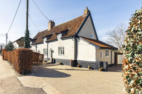 Great Hockham 4 bed cottage for sale