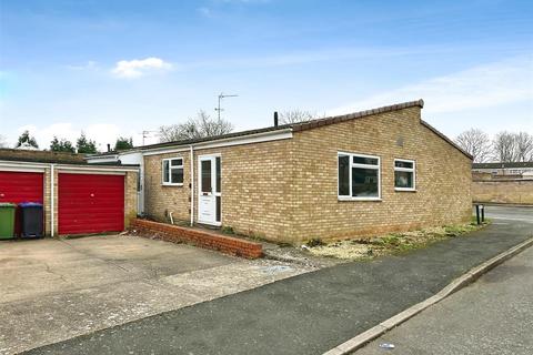 Vermont Grove, Leamington Spa 3 bed semi