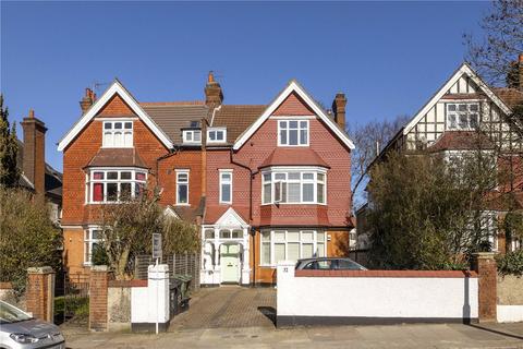 Tooting Bec Gardens, London, SW16 2 bed apartment for sale