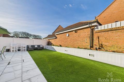 Willowdale Close, East Yorkshire YO16 5 bed detached house for sale