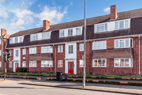 Central Gardens, Morden SM4 2 bed apartment for sale