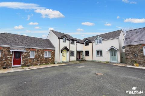 2 Bank Court, Spittal, Haverfordwest 2 bed semi