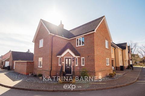 Peter Taylor Avenue, Braintree CM7 5 bed link detached house for sale