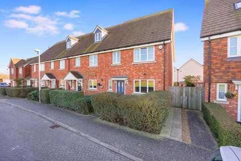 Spire Way, Wainscott, ME3 4 bed end of terrace house for sale