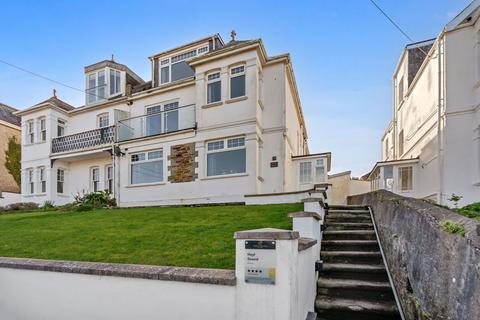 5 bedroom semi-detached house for sale