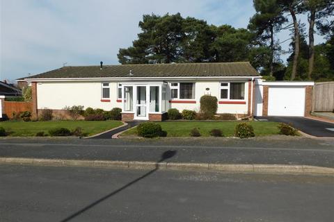 Lynton Crescent, Christchurch BH23 3 bed detached bungalow for sale
