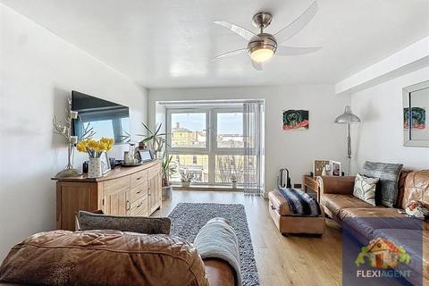 Maritime Court, Southport PR8 2 bed flat for sale