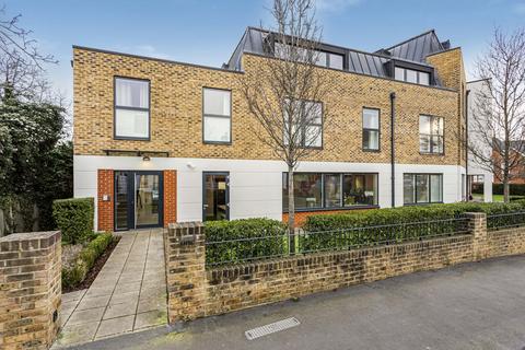 High Street, Egham, Surrey, TW20 2 bed apartment for sale