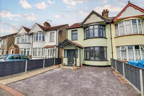 London Road, Benfleet SS7 3 bed house for sale