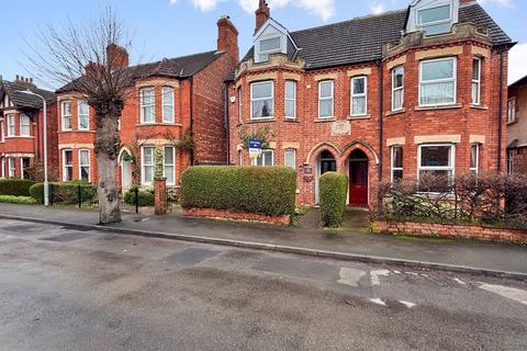 Victoria Avenue, Sleaford NG34 4 bed semi
