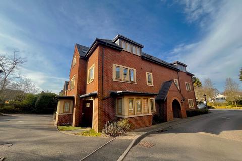 London Road, Ascot SL5 2 bed flat for sale