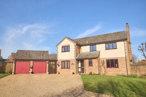 Draycott Rise, Palgrave IP22 4 bed detached house for sale