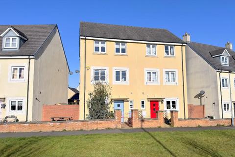 Pipistelle Crescent, Trowbridge... 4 bed semi