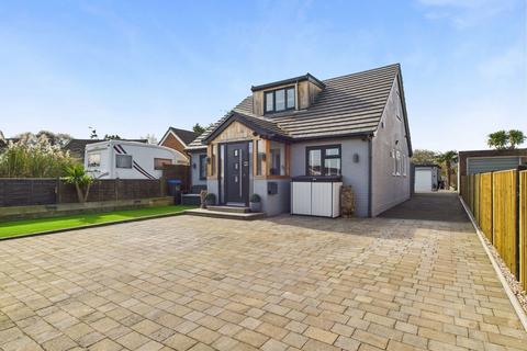 Cuckfield Crescent, Worthing BN13 4 bed detached bungalow for sale