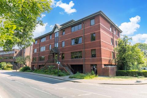 Hazelwick Avenue, Crawley RH10 2 bed flat for sale