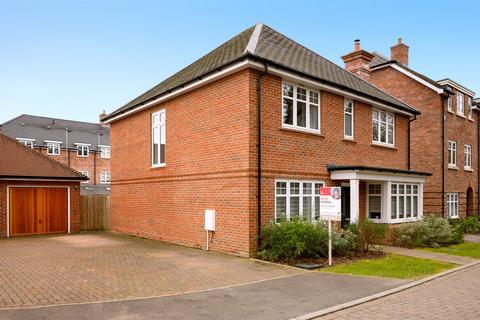 Shoubridge Way, Horsham, RH13 4 bed detached house for sale