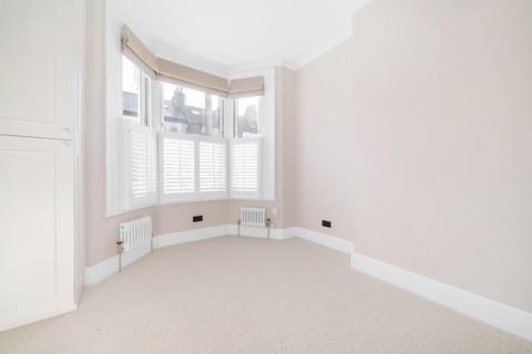 Amies Street, SW11 3 bed flat for sale