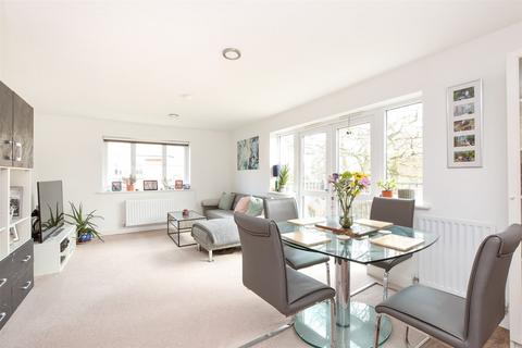 Shetland Close, Cranleigh, Surrey 2 bed apartment for sale