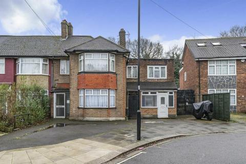 Selborne Gardens, Greenford UB6 4 bed semi