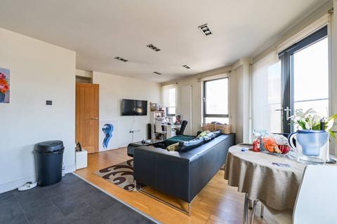 Poplar High Street, Canary Wharf, E14 2 bed flat for sale