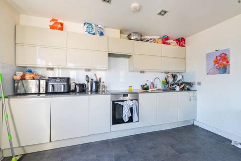Poplar High Street, Canary Wharf, E14 2 bed flat for sale