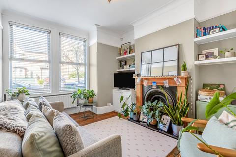 Eastcombe Avenue, Charlton, SE7 2 bed apartment for sale