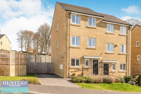 Poplars Park Avenue, Bradford, West... 4 bed semi