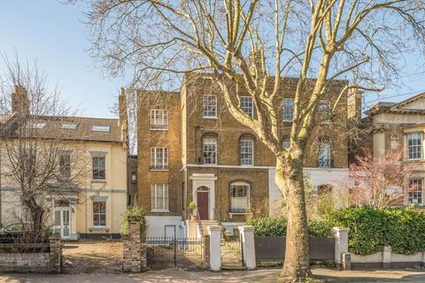 Asylum Road, London SE15 2 bed flat for sale