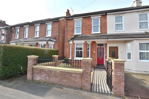 Peabody Road, Farnborough GU14 3 bed semi