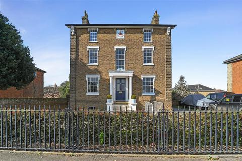 Mistley, Manningtree 5 bed detached house for sale