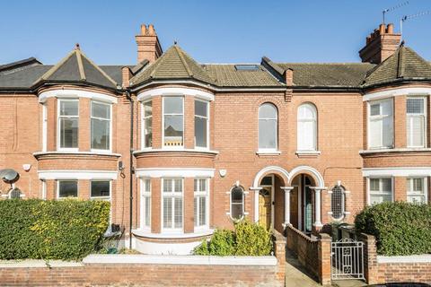 Burnbury Road, London SW12 2 bed maisonette for sale