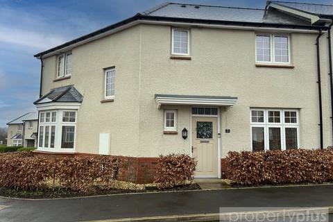 4 bedroom semi-detached house for sale