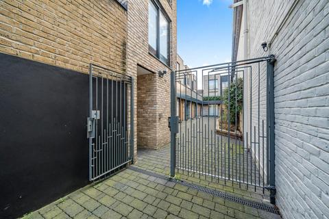 Kings Head Passage, Clapham, London, SW4 2 bed flat for sale