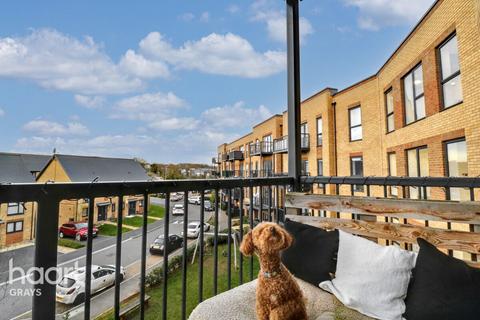 Devonshire Close, Grays 2 bed flat for sale