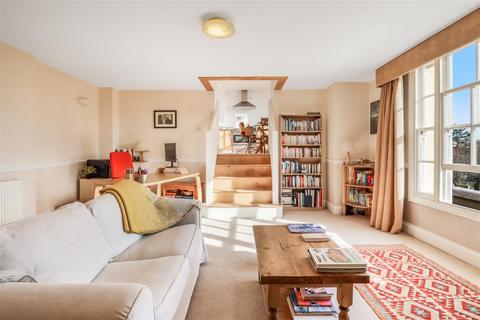 High Street, Kenilworth 2 bed apartment for sale