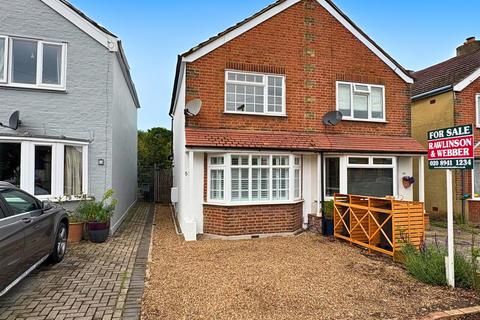 Glebelands, West Molesey KT8 2 bed semi