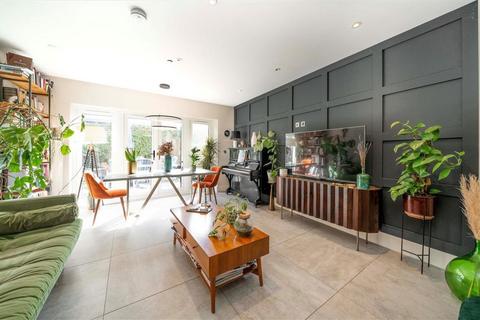 Court Mews, London SE13 2 bed terraced house for sale
