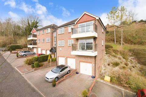 Southview Road, Warlingham, Surrey 2 bed apartment for sale