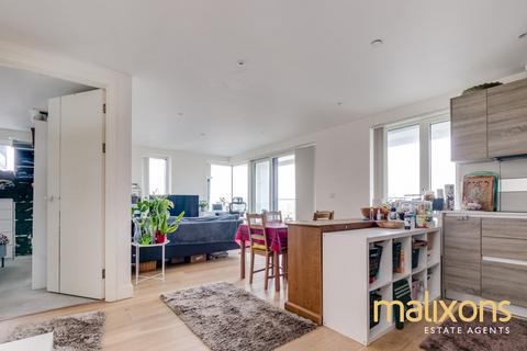 Duke Of Wellington Avenue, London SE18 2 bed flat for sale