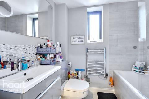 Clifford Way, Maidstone 2 bed apartment for sale