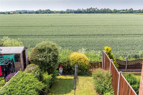 Havenside, Little Wakering, Essex, SS3 2 bed terraced house for sale