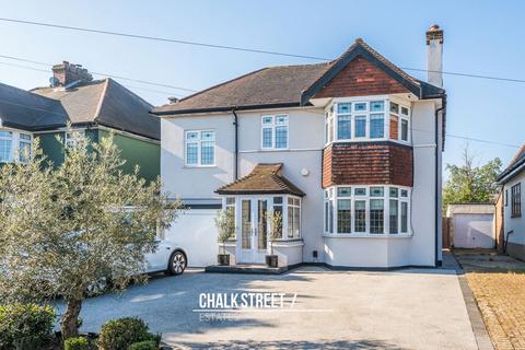 Pettits Lane, Romford, RM1 4 bed detached house for sale
