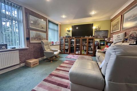 Bournemouth Road, Poole BH14 2 bed flat for sale